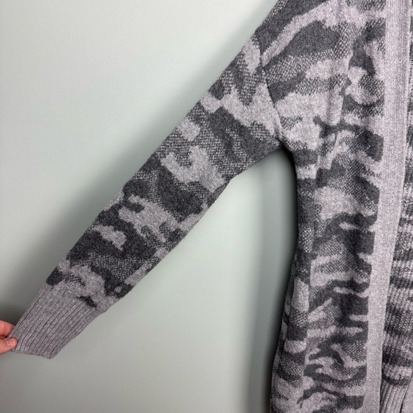 William Rast Camo Open Front Cardigan Sweater - Picture 5 of 6